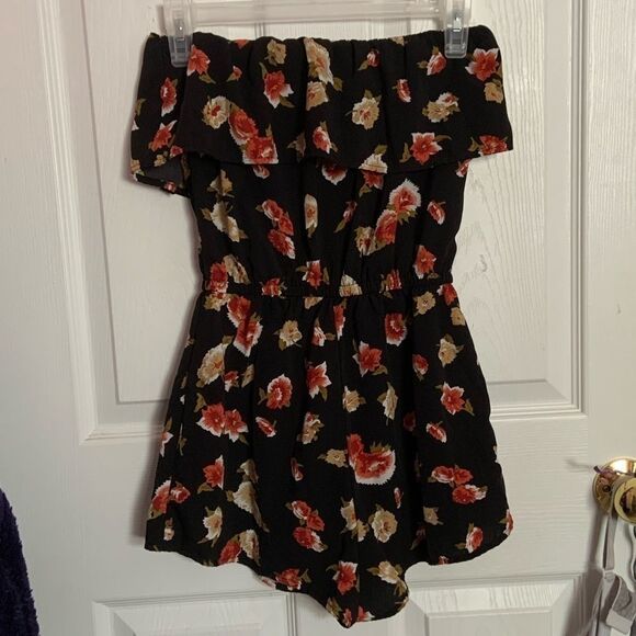 Black Strapless Floral Ruffle Top Romper - Picture 6 of 12